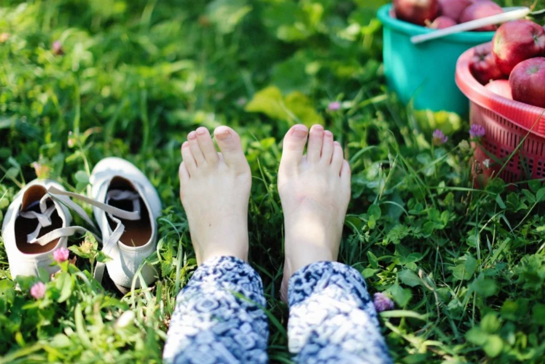 pourquoi des champignons se forment sur les ongles